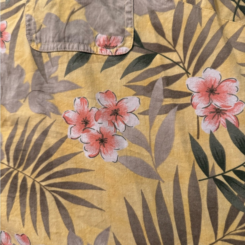 2 XL Hawaiian shirts - Picture 3 of 8